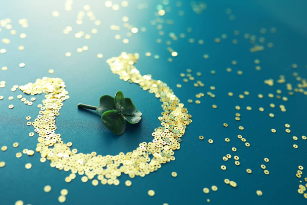 La journée de St Patrick. Fête religieuse chrétienne irlandaise. Symbole du trèfle à quatre feuilles bonne chance. - Photo, image