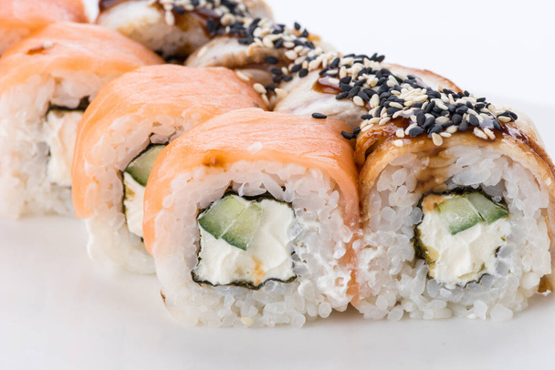 Japanese food restaurant, sushi maki gunkan roll plate or platter set. Sushi set and composition - Foto, imagen