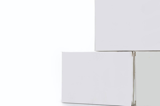 Imagen de la tarjeta blanca en blanco. Aislado sobre el fondo blanco. - Foto, Imagen