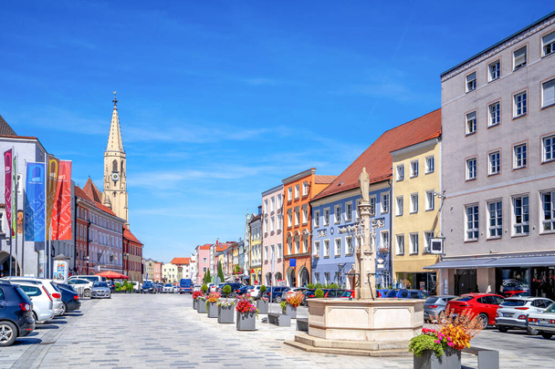 Panorama città storica di Neuoetting, Baviera, Germania  - Foto, immagini
