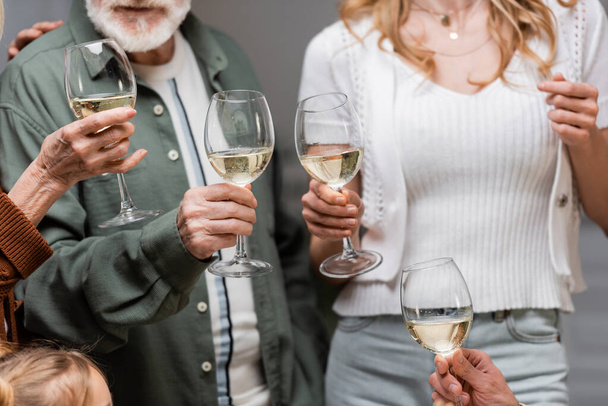 cropped view of family toasting with wine glasses during easter celebration - Φωτογραφία, εικόνα