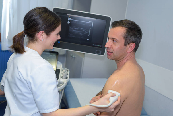 carrying out an arm ultrasound - Foto, imagen