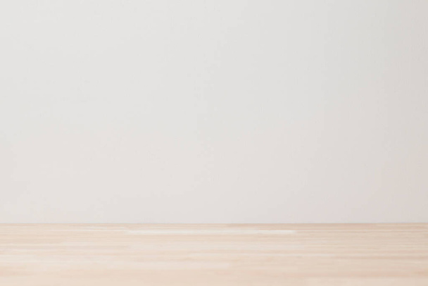 Фон продукта, пустой деревянный стол с бетонной стеной - Фото, изображение