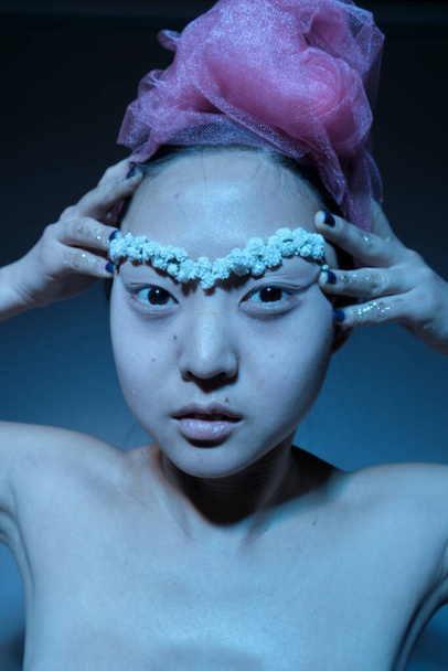 Asian woman with flowers on her face - Foto, Imagen