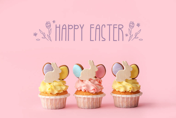 Easter greeting card with tasty cupcakes - Fotoğraf, Görsel
