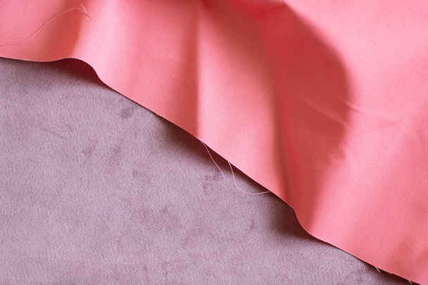 рожева і фіолетова тканина велюр і бавовна як фон, збита тканина для фону
 - Фото, зображення