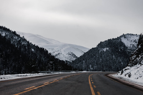 road in the mountains - 写真・画像