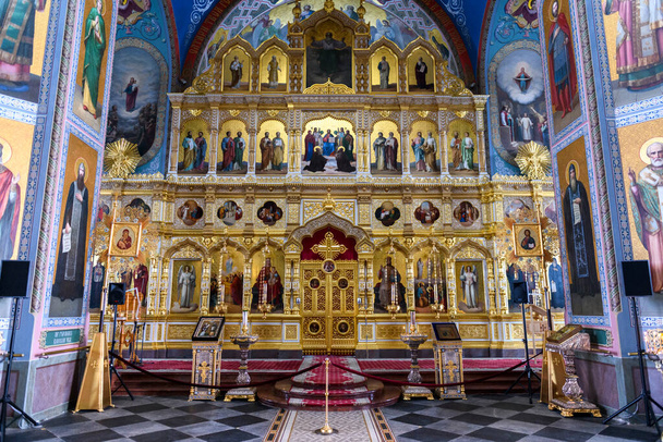 Interieur met iconen in Russisch-orthodoxe kathedraal. Het klooster van Valaam. - Foto, afbeelding