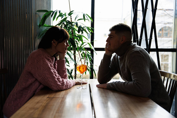couple sitting at table and drinking tea - Valokuva, kuva
