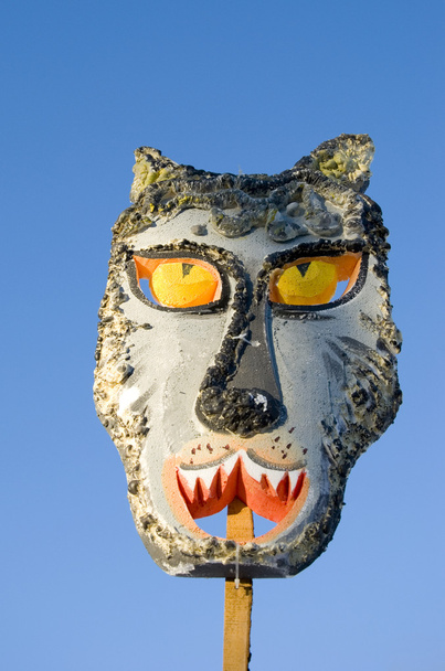 μάσκα λύκος Mardi gras στο φόντο του ουρανού - Φωτογραφία, εικόνα
