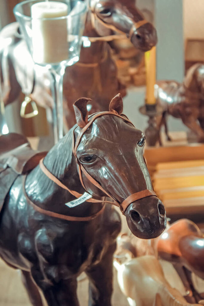 zblízka dekorativní dřevěný kůň  - Fotografie, Obrázek