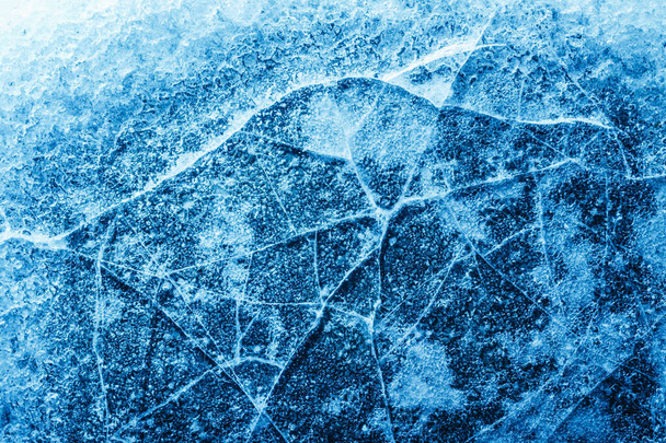 Mavi tonlu donmuş buzun fotoğrafı. Kar yüzeyi desenli.. - Fotoğraf, Görsel