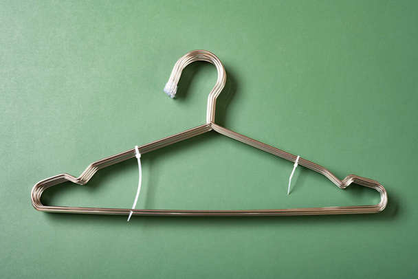 top view bunch of stainless steel hangers on a green background - Foto, Imagem