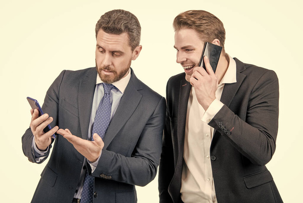 discuss deal online. employee show smartphone to boss. men partners gesturing at business negotiations. - Fotografie, Obrázek