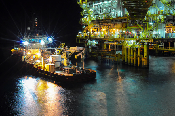 Plataforma de producción de petróleo y gas en alta mar, La energía del mundo, Plataforma de construcción en el mar
. - Foto, Imagen