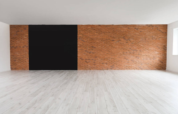 Vista de parede preta e tijolo em grande parede vazia - Foto, Imagem
