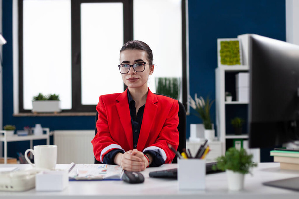 Portrait of small business owner with glasses in startup office. - Foto, Imagem