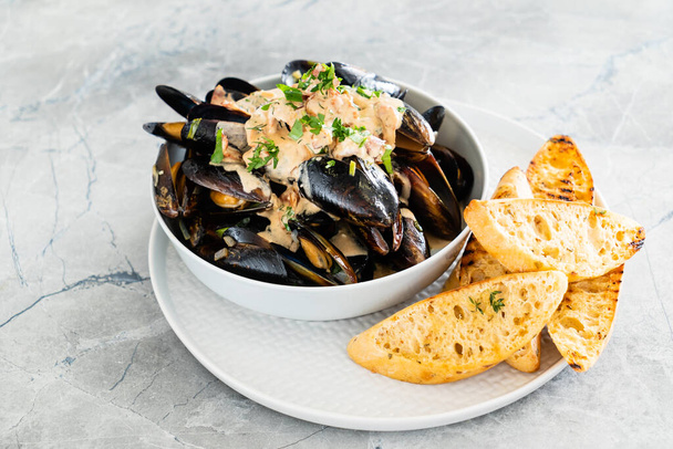 Mussels with herbs in a bowl  - Fotoğraf, Görsel