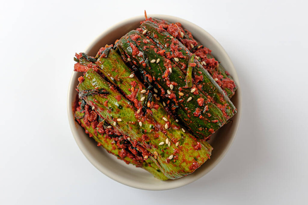 Їжа з огірків. гостра і солона їжа. Корейська культура харчування - Фото, зображення