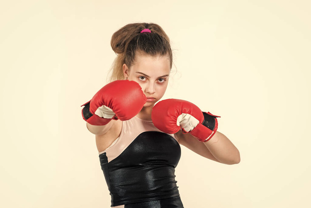teen girl boxer training in boxing gloves, punching - Zdjęcie, obraz