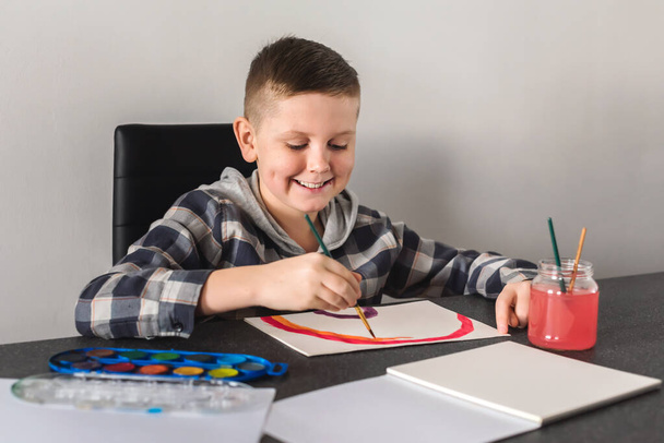 Boy Drawing Picture with Colorful Paints - Foto, Imagen