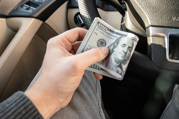 Closeup hand money in car and money for loan credit financial, lease and car rental - Foto, Imagem