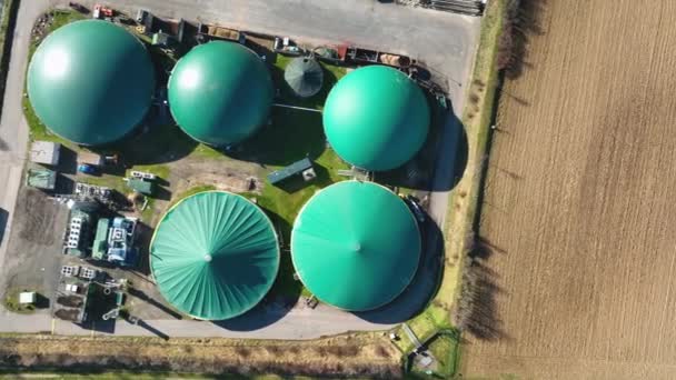 Planta de biogás - tiro de rastreo aéreo - punto de vista de drones - Imágenes, Vídeo