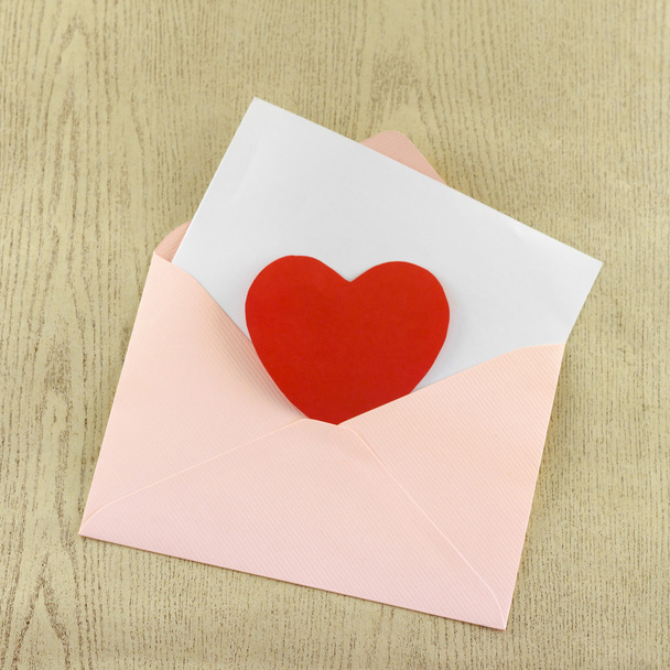 red heart with pink envelope - Foto, afbeelding