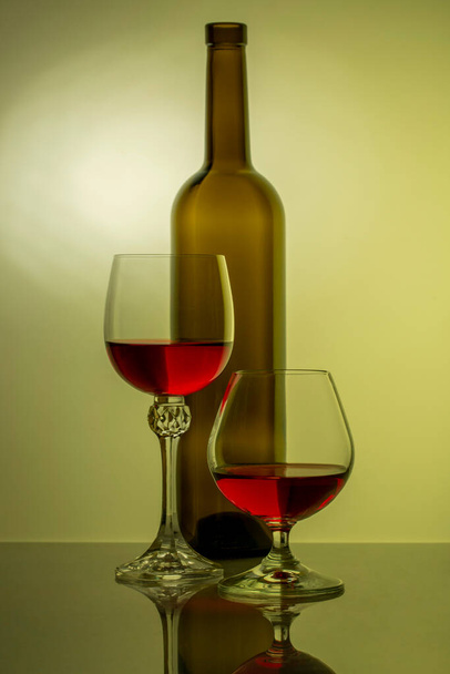 Still life with glass bottle and wine glasses - Foto, imagen
