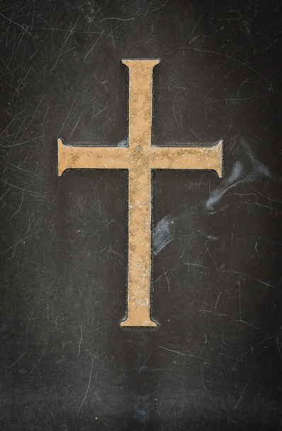 Stone cross op zwart marmer  - Foto, afbeelding
