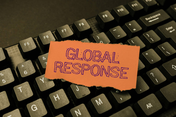 Schreiben von Textanzeigen Global Response. Business-Ansatz zeigt das Verhalten von Material weg von Impact Point Verbindung mit Online-Freunden, Kennenlernen im Internet - Foto, Bild