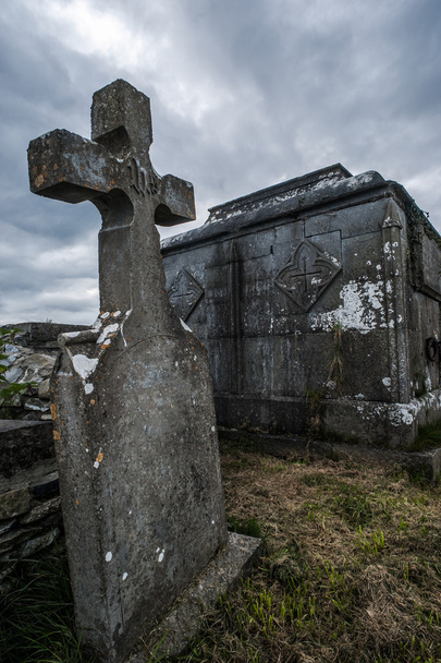 Ciemne i straszne Tombstone i groby - Zdjęcie, obraz