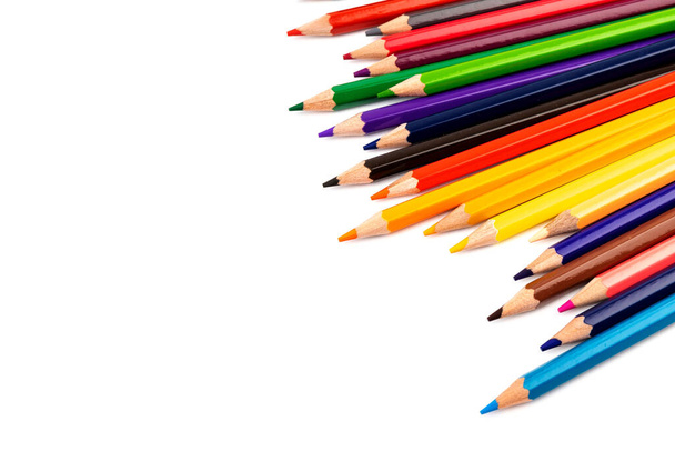 Multi lápis coloridos em alta definição sobre fundo branco.  - Foto, Imagem