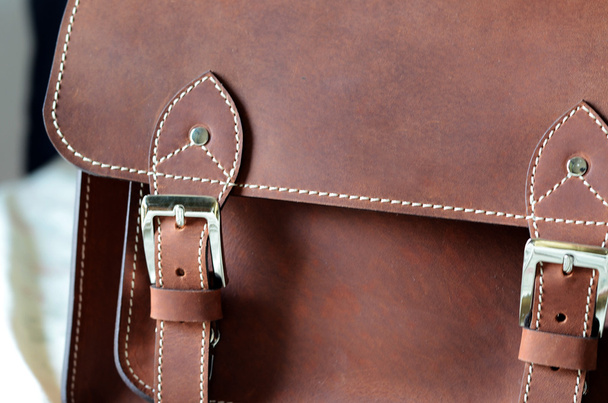 Крупный план портфеля из коричневой винтажной кожи
 - Фото, изображение