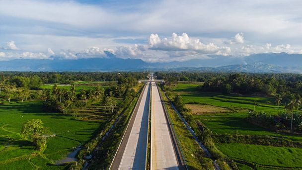 Αεροφωτογραφία της Sigli Banda Aceh (Sibanceh) Toll Road, Aceh, Ινδονησία. - Φωτογραφία, εικόνα