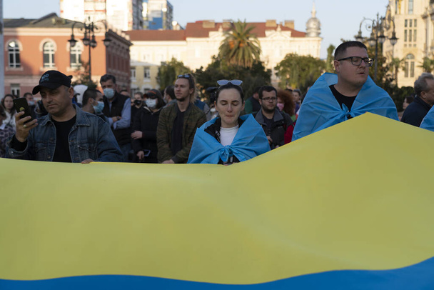 Batumi, Gürcistan - 24 Şubat 2022: Ukrayna 'ya destek için mitingler, savaşa karşı insanlar - Fotoğraf, Görsel