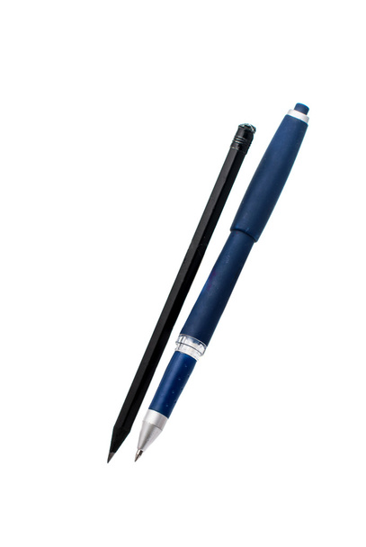 Карандаш и ручка изолированы
 - Фото, изображение