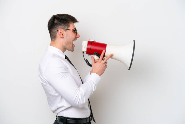 Business caucasian man isolated on white background shouting through a megaphone - Foto, Imagem