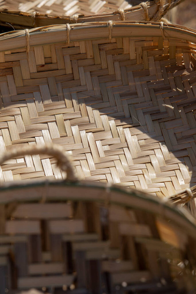 Trançado brasileiro: cestas de bambu entrelaçadas e peneiras. São Paulo, Brasil - Foto, Imagem