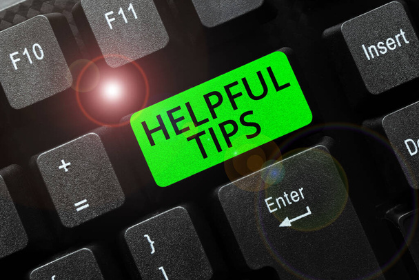 Χέρι εγγράφως σημάδι Helpful Συμβουλές. Business showcase service advice help support assistance and quick tips Αφηρημένη Δημιουργία Online υπηρεσιών δακτυλογράφησης, Μαθαίνοντας κώδικες προγράμματος υπολογιστών - Φωτογραφία, εικόνα