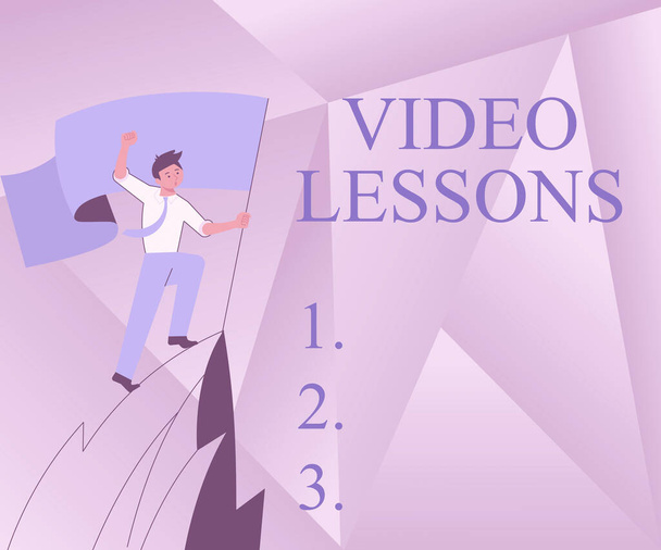 Käsitteellinen näyttö Video Lessons. Liiketoimintakonsepti Online Koulutusmateriaali aihe Katselu ja oppiminen Man On A Mountain piirustus ylpeä hänen kiipeily menestys pilvet. - Valokuva, kuva