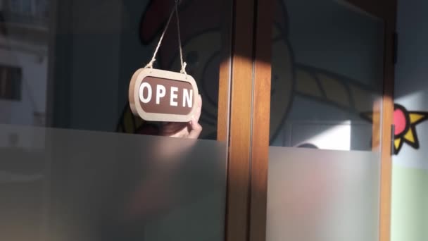 Small business closing up. Turning the sign from open to closed. 4k 60fps - Footage, Video