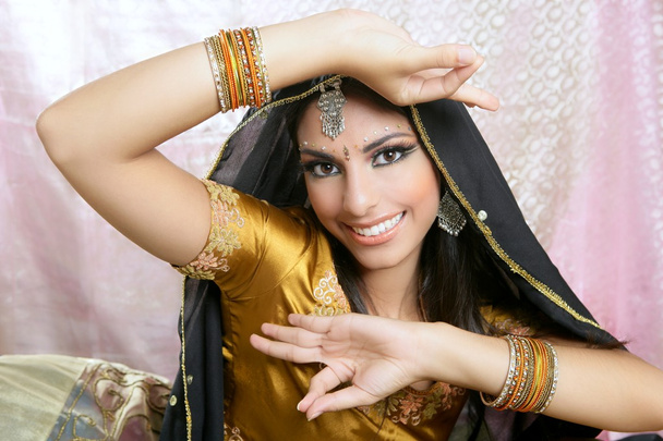 Beautiful indian brunette traditional fashion style - Φωτογραφία, εικόνα
