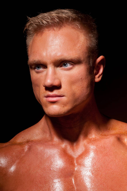 Portrait of muscular man posing in studio - Φωτογραφία, εικόνα