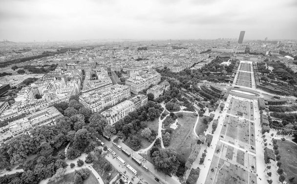 Jardin de la Tour Eiffel. Aerial overhead view of Champ de Mars and Eiffel Tower gardens in Paris - Photo, Image
