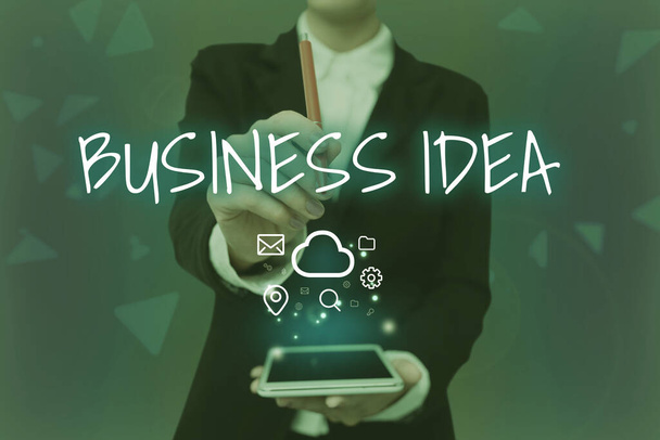 Käsin kirjoittaminen merkki Business Idea. Business yleiskatsaus käsite, jota voidaan käyttää kaupallisiin tarkoituksiin Lady painamalla näyttö matkapuhelin Näytetään Futuristic Technology - Valokuva, kuva