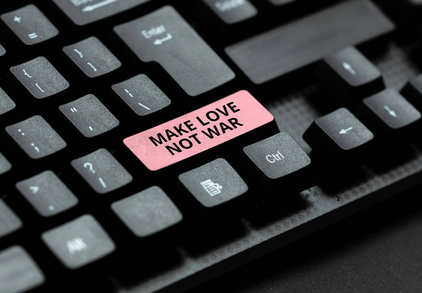 Inspiráló szöveg Make Love Not War. Szó egy hippi háborúellenes szlogenre, ami bátorítja a szerelmet és a békét Absztrakt Gépelés lecke és óravázlatok, dalszövegek visszaszerzése - Fotó, kép