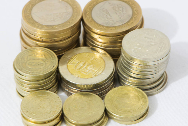 Краєвид на турецькі монети ліри. - Фото, зображення