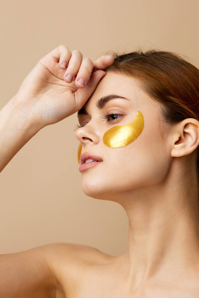 portrait femme soin de la peau visage patchs épaules nues hygiène close-up Lifestyle - Photo, image