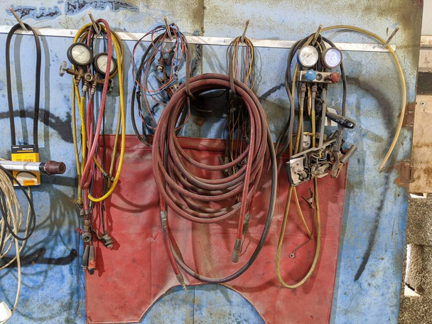 Car garage air pressure compressor hoses and gauges industrial vehicle workshop equipment - Foto, Imagem